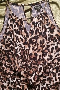 Thalia Sodi Elegant Leopard print  t-shirt